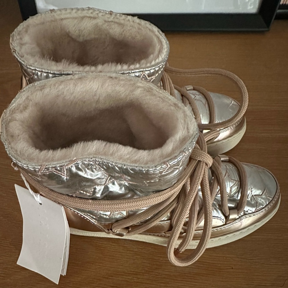 Inuikii Women’s Metallic Star Boots - NWT
